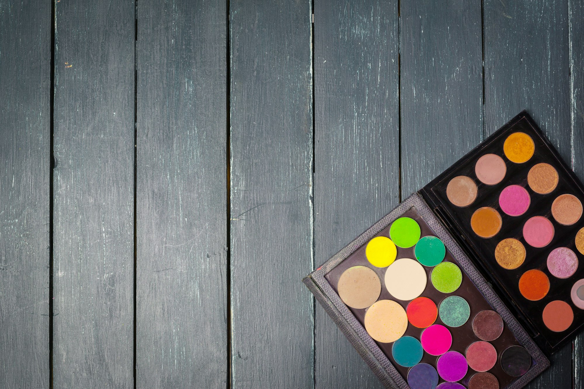 Make-up colorful eyeshadow palette